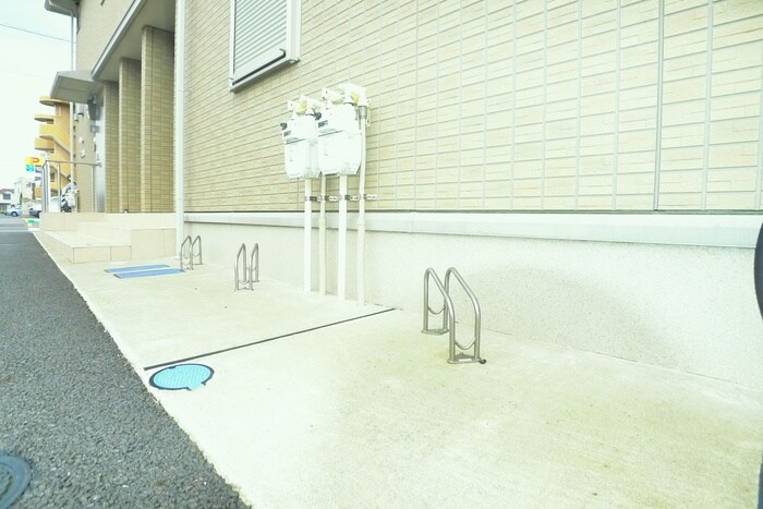 物件外観写真4　(駐輪場)