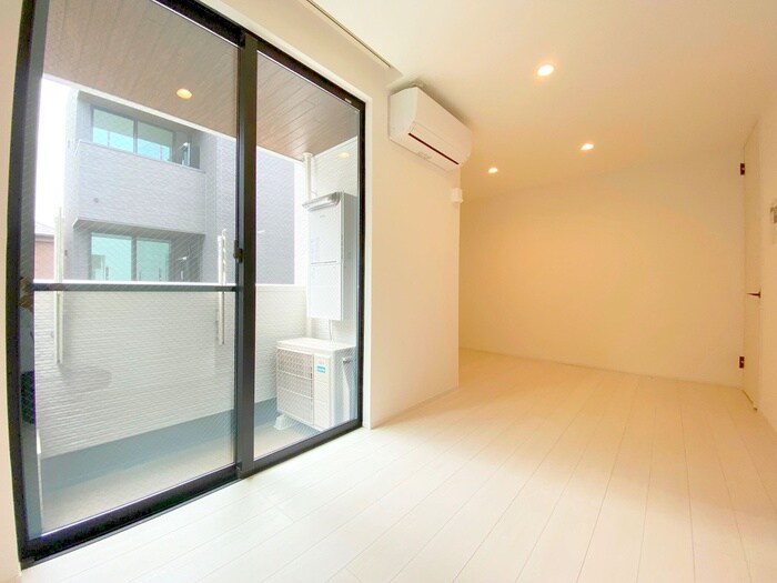 物件内観写真8　(室内からの展望)