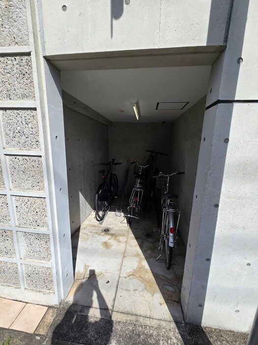 物件外観写真2　(駐輪場)