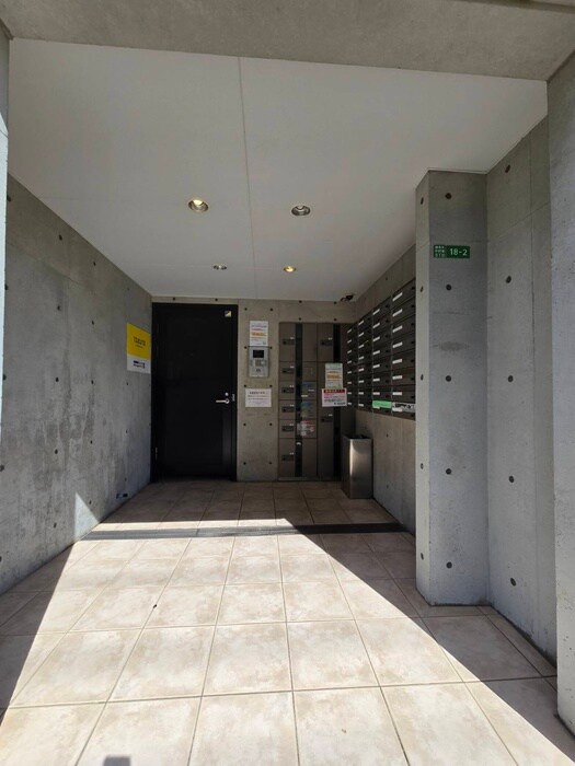 物件外観写真4　(エントランス部分)