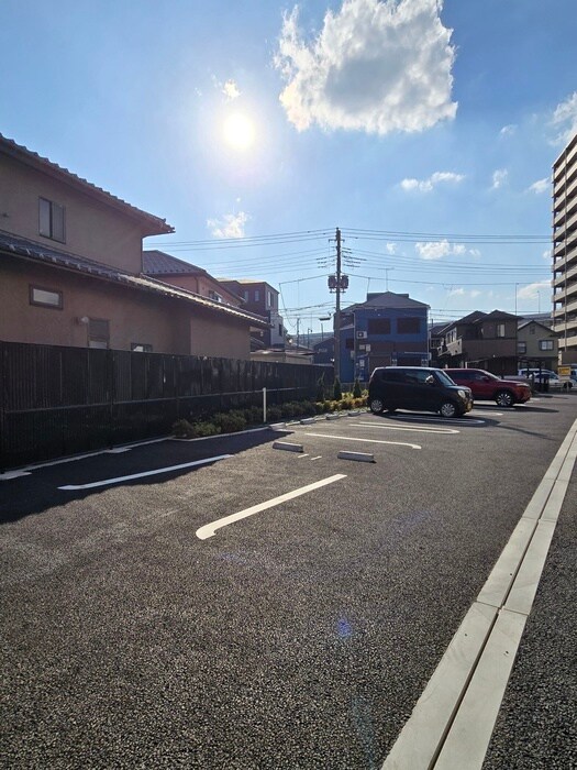 物件外観写真6　(駐車場)