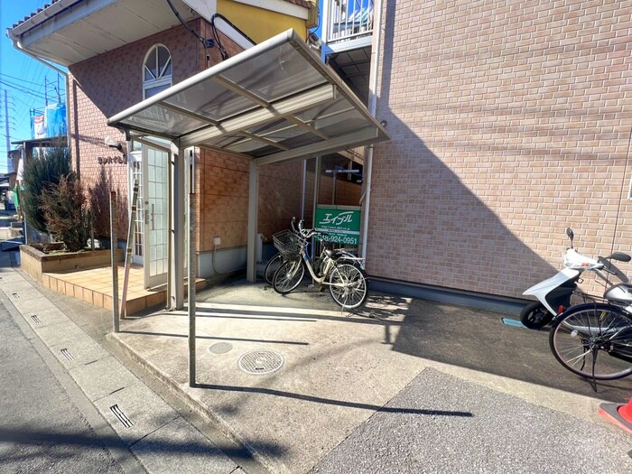 物件外観写真3　(駐車場)