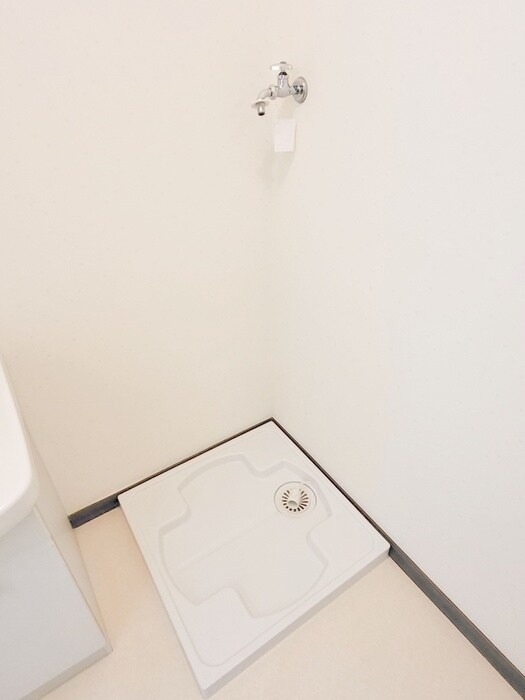 物件内観写真16　(洗濯機置場)