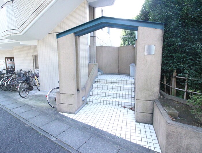 物件外観写真3　(エントランス部分)