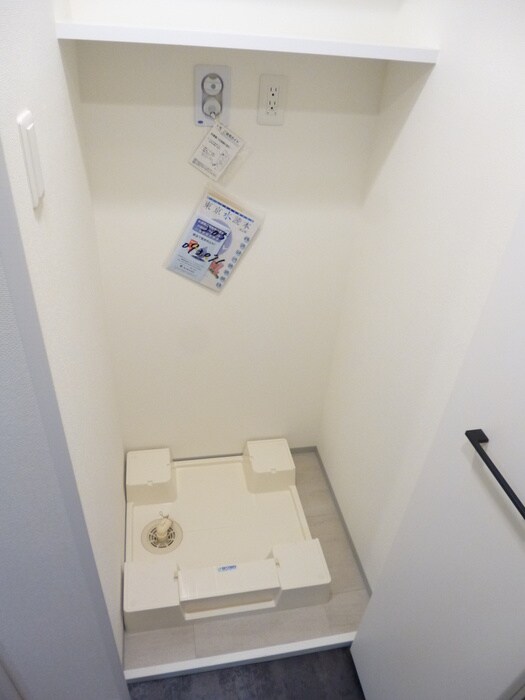 物件内観写真13　(洗濯機置場)