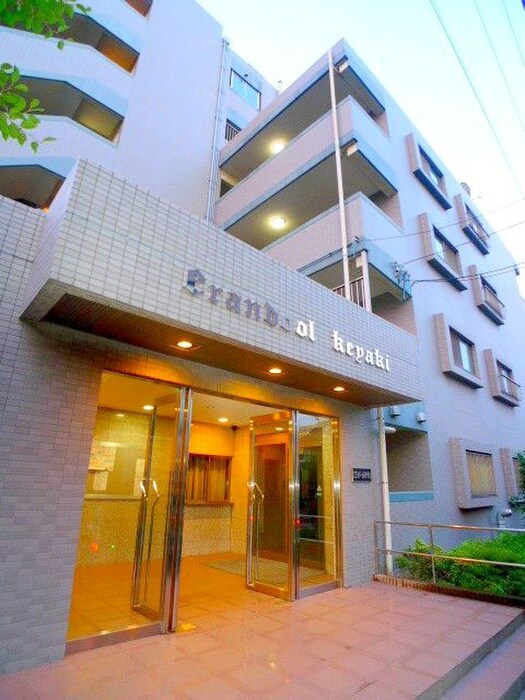 物件外観写真2　(エントランス部分)