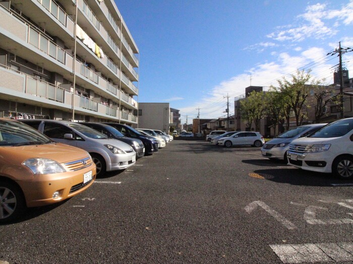 物件外観写真6　(駐車場)