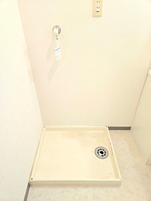 物件内観写真12　(洗濯機置場)