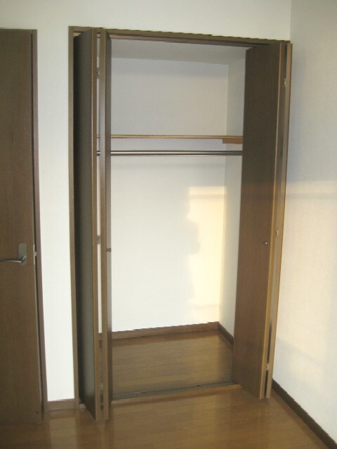 物件内観写真12　(収納)