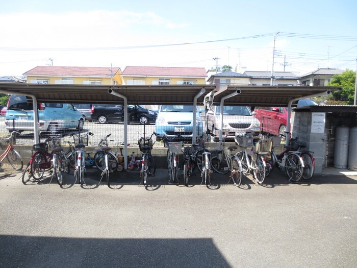 物件外観写真3　(駐輪場)