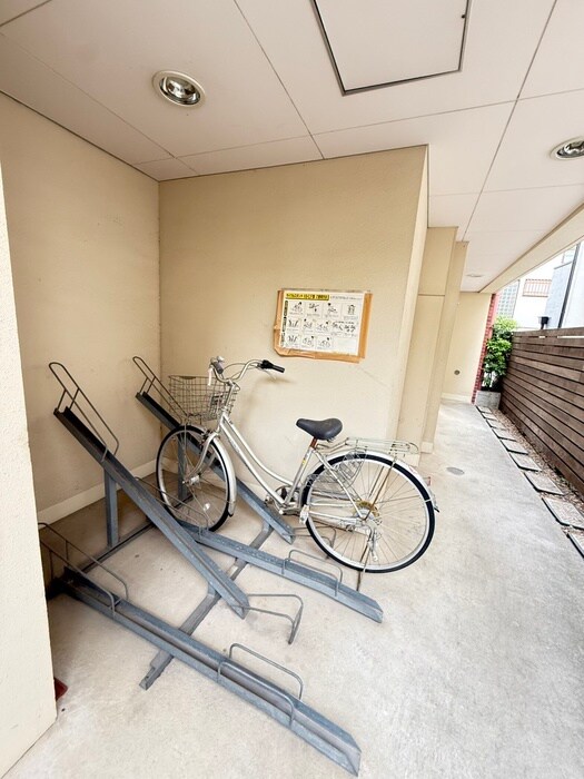 物件外観写真5　(駐輪場)