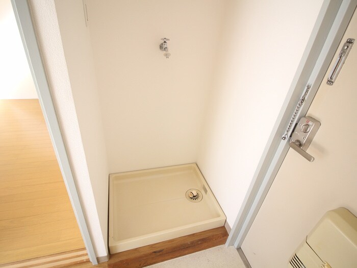 物件内観写真12　(洗濯機置場)