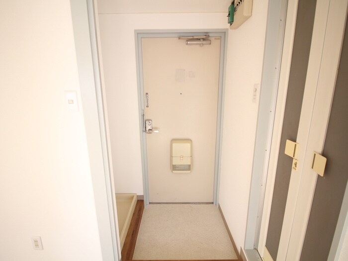 物件内観写真14　(玄関)