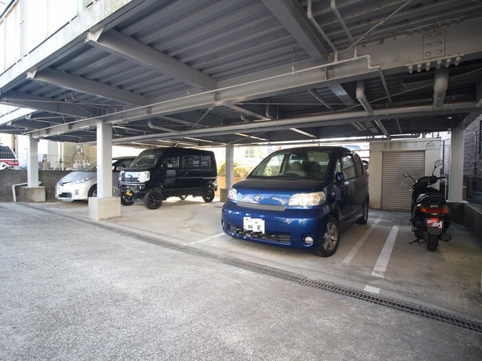 レモンハウス多摩川の駐車場