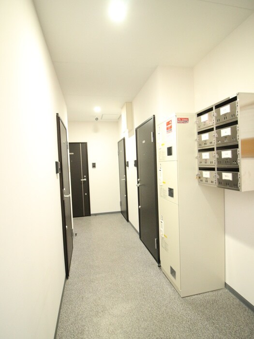 物件外観写真2　(エントランス部分)