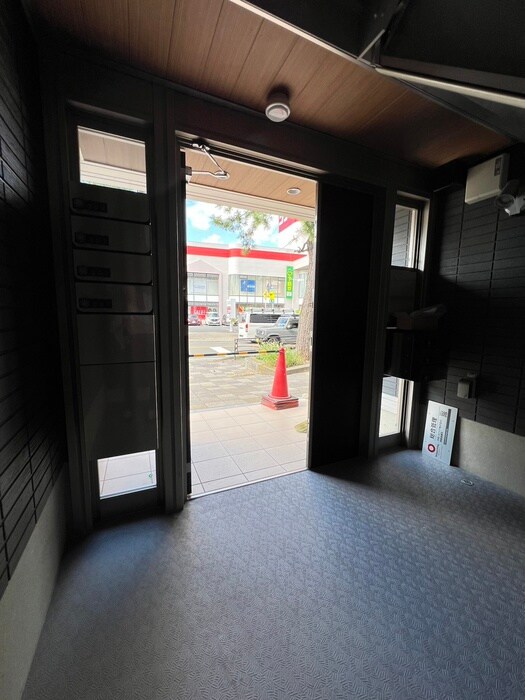 物件外観写真5　(エントランス部分)