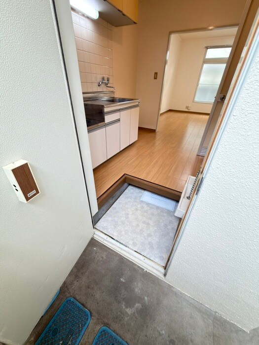 物件内観写真13　(玄関)