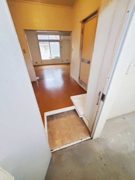 物件内観写真16　(玄関)