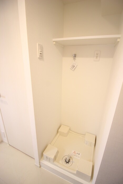 物件内観写真12　(洗濯機置場)