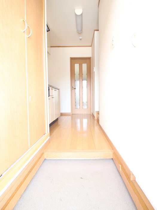 物件内観写真16　(玄関)