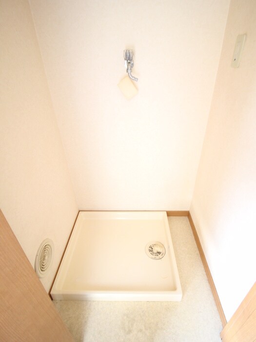 物件内観写真18　(洗濯機置場)