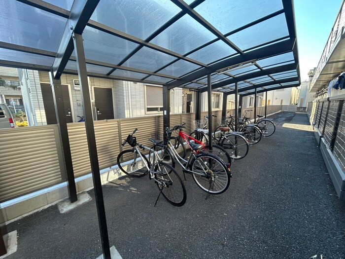物件外観写真2　(駐輪場)