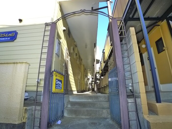 物件外観写真4　(エントランス部分)