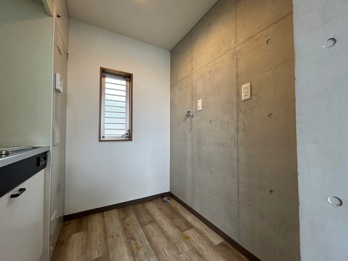 物件内観写真15　(洗濯機置場)