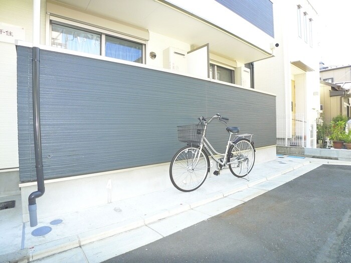 物件外観写真6　(駐輪場)