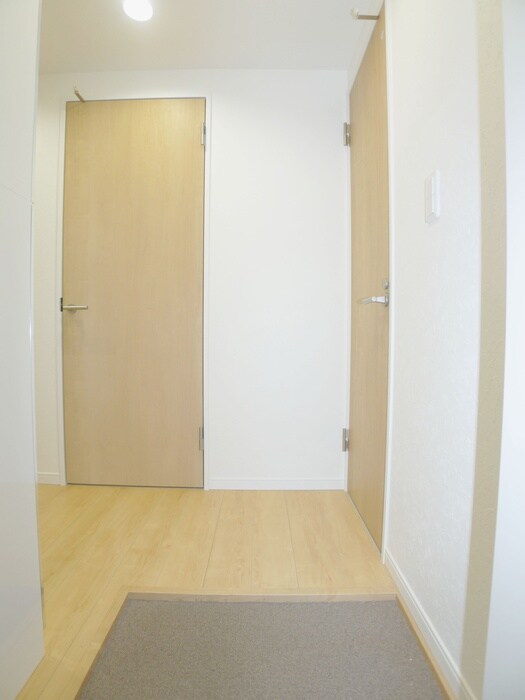 物件内観写真17　(玄関)