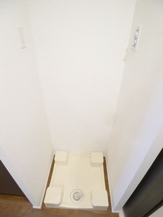 物件内観写真16　(洗濯機置場)