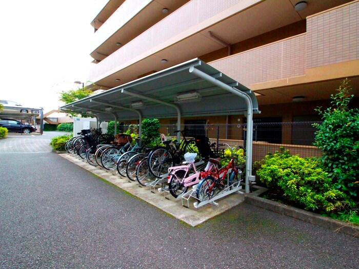 物件外観写真4　(駐輪場)