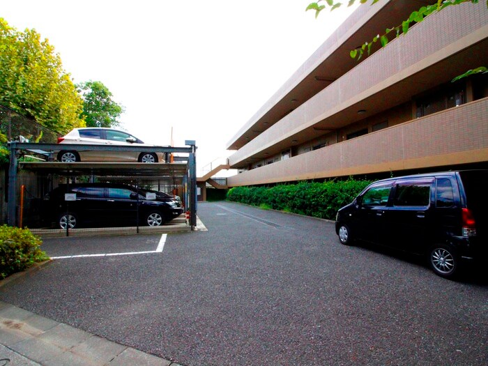 物件外観写真6　(駐車場)