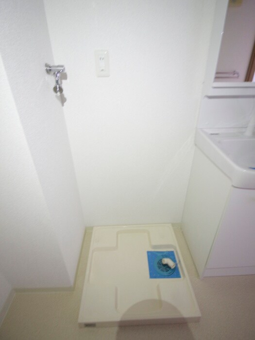 物件内観写真10　(洗濯機置場)