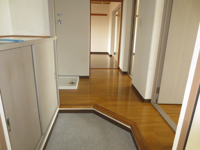 物件内観写真7　(玄関)