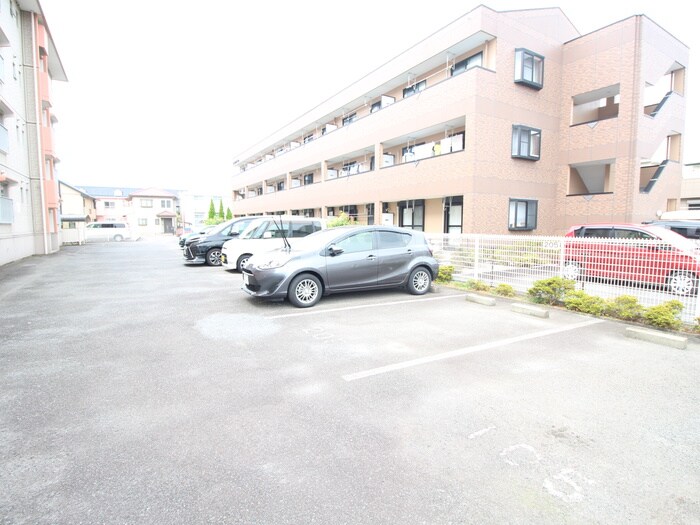 物件外観写真4　(駐車場)