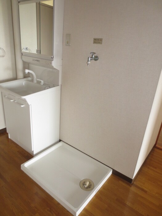 物件内観写真11　(洗濯機置場)