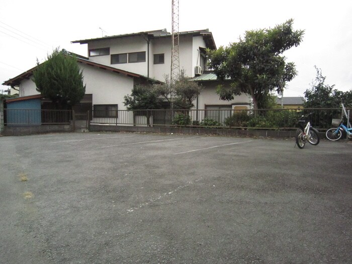 物件外観写真3　(駐車場)