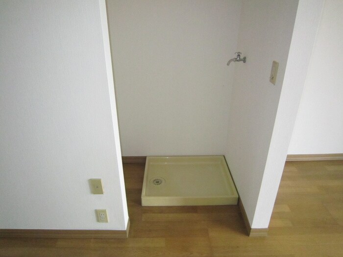 物件内観写真8　(洗濯機置場)