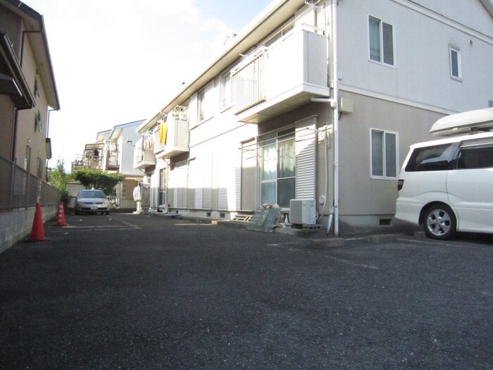 物件外観写真3　(駐車場)