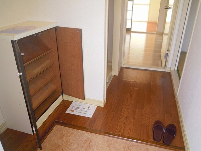 物件内観写真13　(玄関)