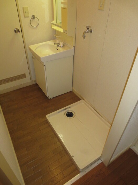 物件内観写真17　(洗濯機置場)