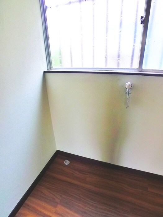物件内観写真8　(洗濯機置場)