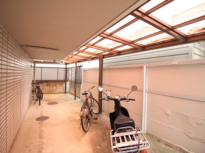 物件外観写真6　(駐輪場)