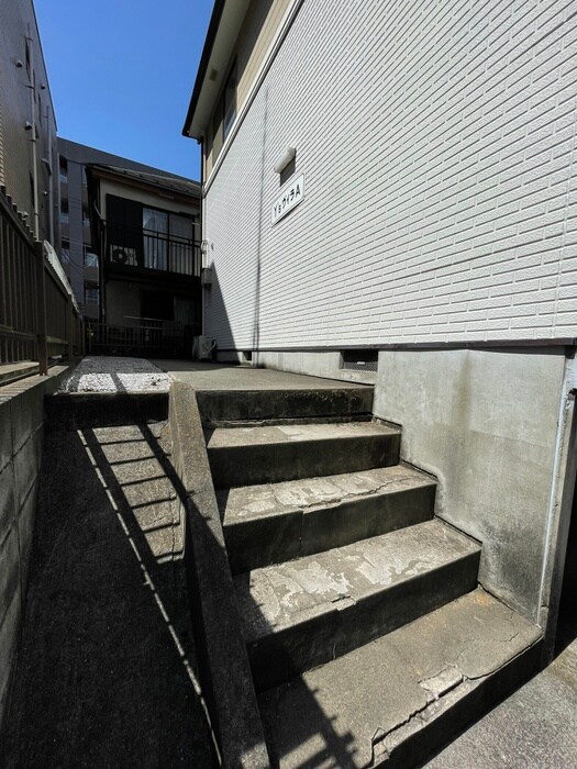 物件外観写真3　(エントランス部分)