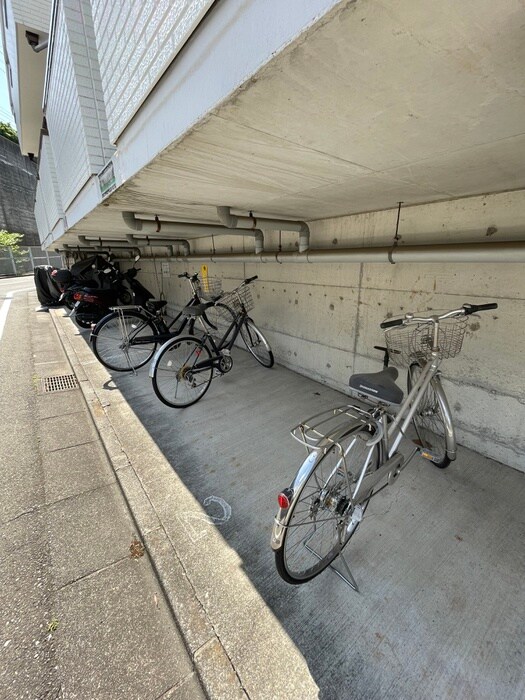 物件外観写真5　(駐輪場)