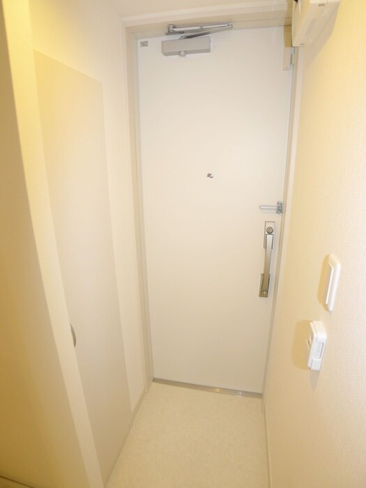 物件内観写真16　(玄関)