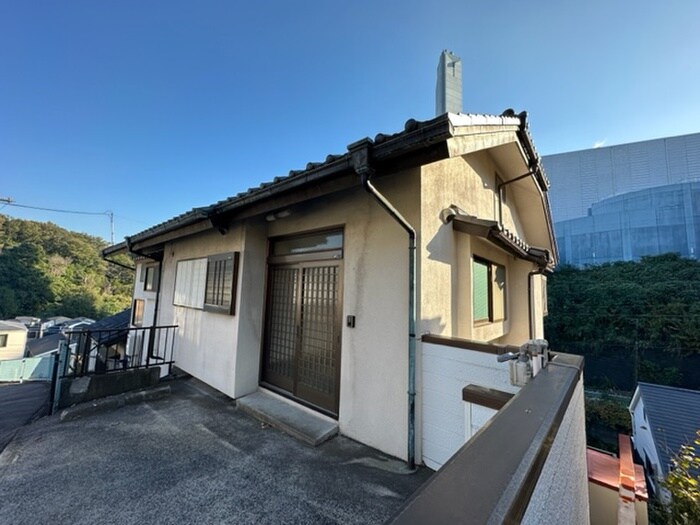 物件外観写真1　(エントランス部分)