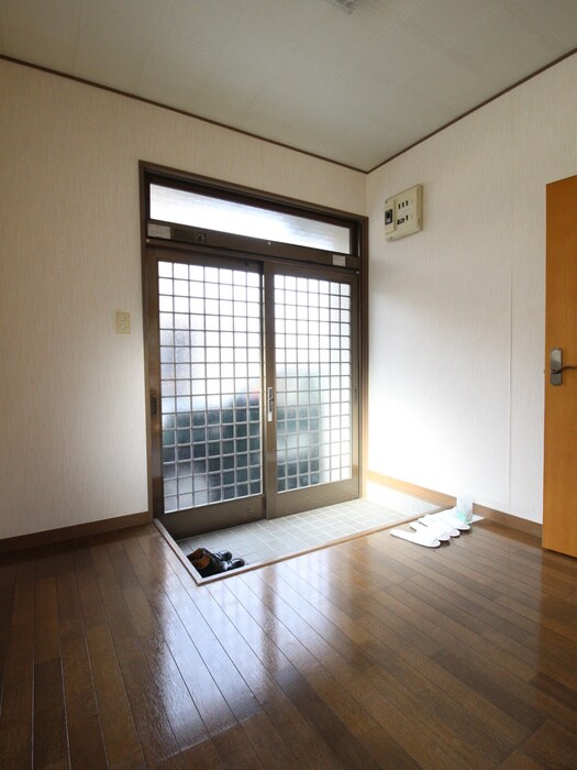 物件内観写真14　(玄関)