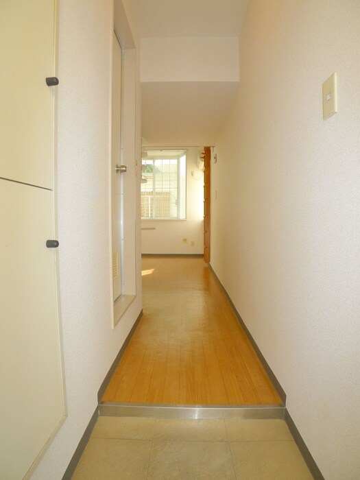 物件内観写真16　(玄関)